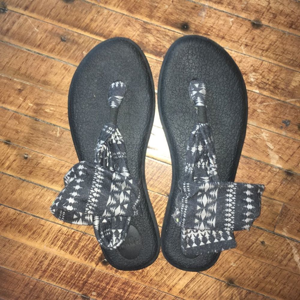 Sanuk yoga mat strappy Aztec 9 sandals